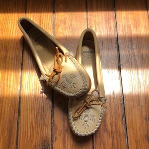 Minnetonka Wren Moccasins